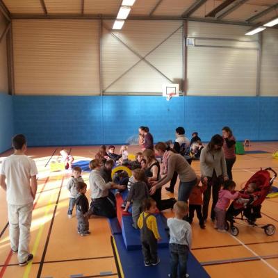 Les bébés font leur gym